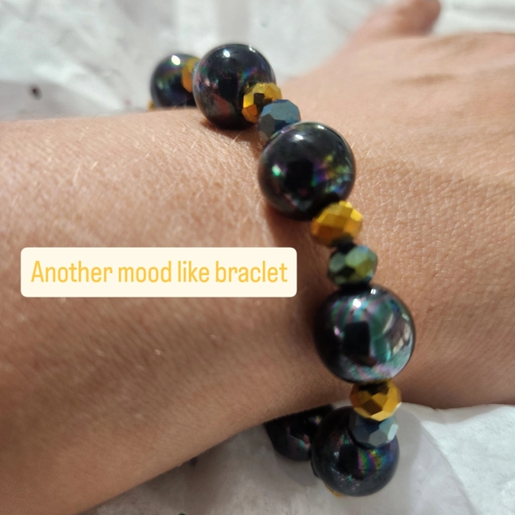 Zebra Stripe and Gold Beaded Bracelet - Picture 15 of 16